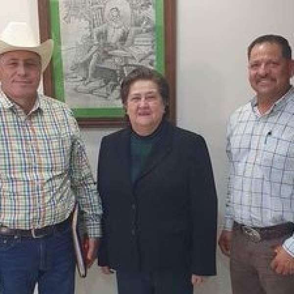 Nuestra Directora General, Blanca Valenzuela en reunión con Jorge Luis Portillo Arvizu, presidente Municipal de Nácori Chico.