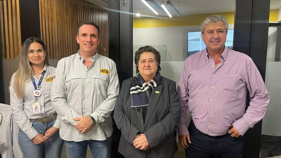 Reunión de trabajo nuestra Directora General en colaboración con GRUPO ALTA, buscando acuerdos en beneficio de la comunidad de Cecyte. La titular del Colegio, Blanca Aurelia Valenzuela agradece el recibimiento del Presidente y Director General de GRUPO AL