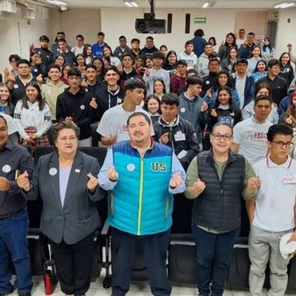 Visitan alumnos del plantel Sahuaripa y el Telebachillerato de La Victoria, la Universidad de Sonora para conocer su oferta educativa, informó Blanca Aurelia Valenzuela. 