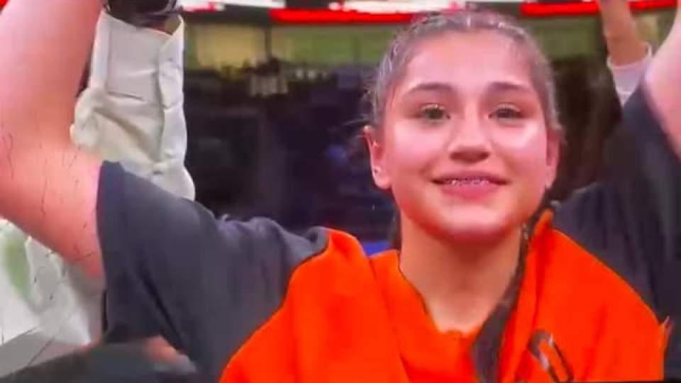 El Colegio felicita a nuestra estudiante del plantel Hermosillo V Pueblitos Camila Zamorano Boxeadora por ganar la pelea.   ¡Felicidades Campeona!