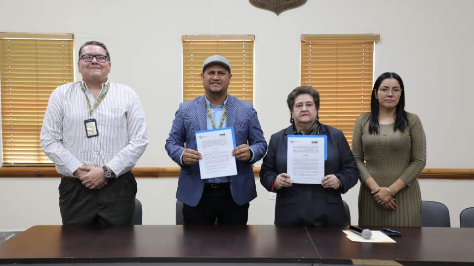 El Colegio siempre en busca de mejores oportunidades profesionales de sus estudiantes, formalizó un convenio con la Universidad para el Desarrollo Integral, un acuerdo que beneficiará de manera directa a estudiantes, trabajadores y familiares de los traba
